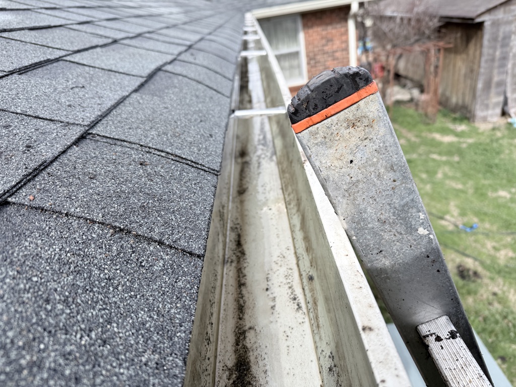 Gutter cleaning service Nashville Tennessee Clean It TN